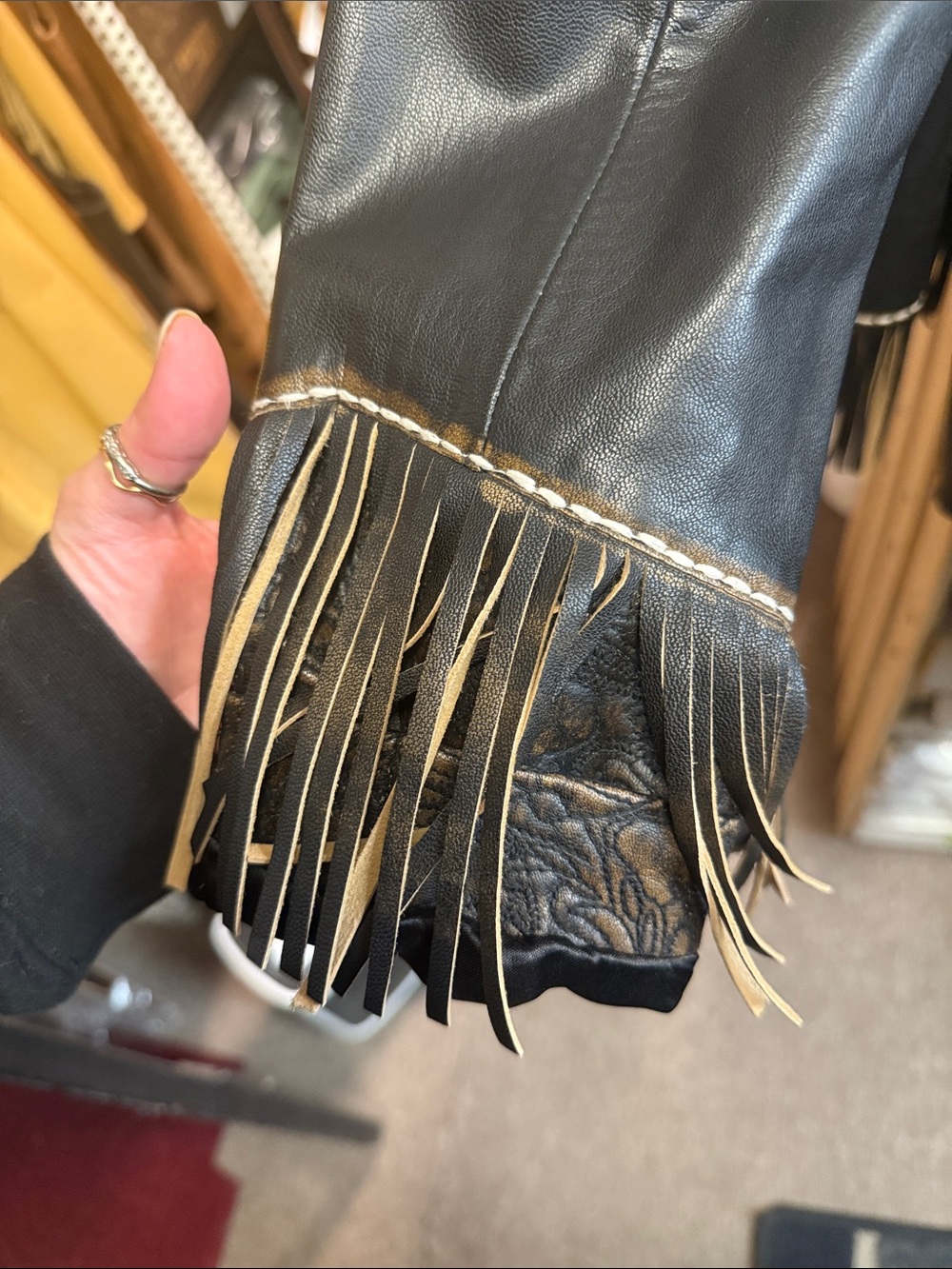 Scully Women’s Stitching Tooled Fringe western leather jacket - Picture 6 of 7
